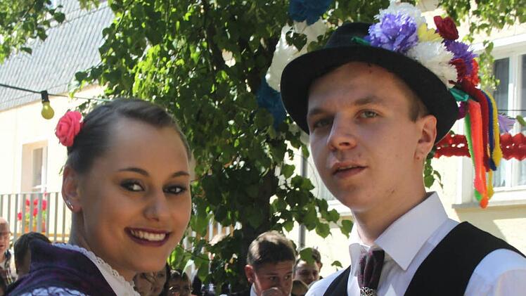 Eines von 14 Ebersdorfer Trachtenpaaren Foto: Veronika Schadeck