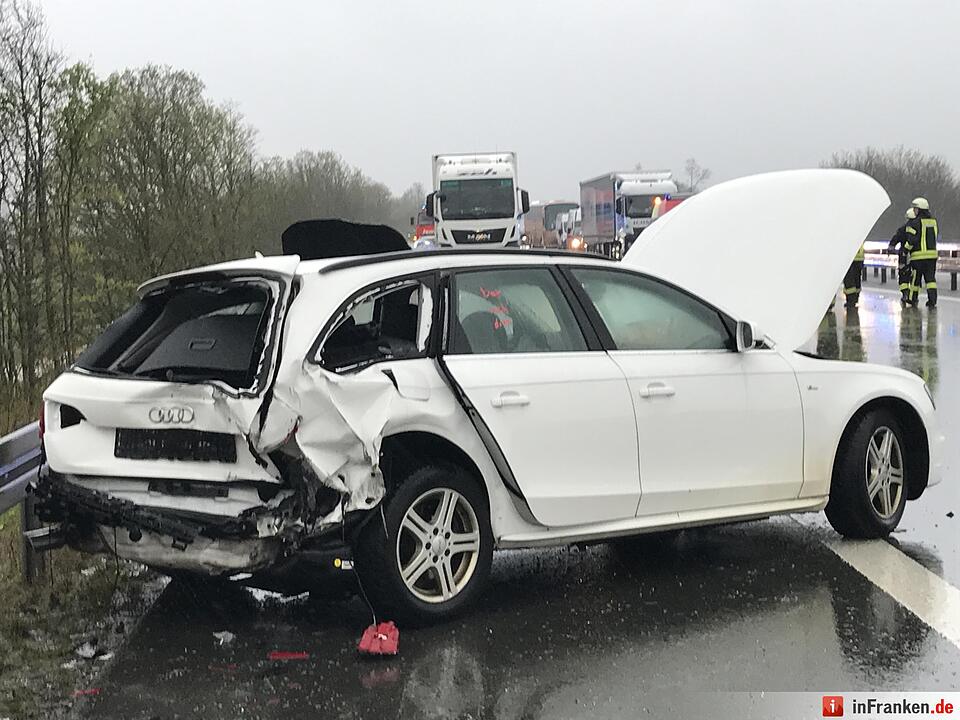 Karambolage nach Unwetter: A6 komplett gesperrt - Anzahl Verletzter noch unbekannt, wohl aber keiner schwerer verletzt – Sechs Fahrzeuge und ein Quad beteiligt