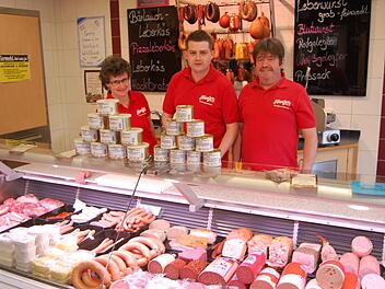 Die Landmetzgerei von Margit, Pascal und Karl H&auml;usler besteht seit 25 Jahren.  Foto: Wolfgang D&uuml;nnebier
