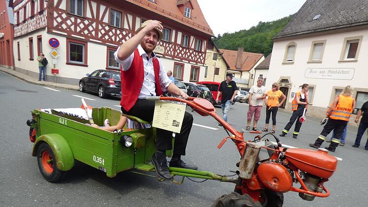 Ein heute eher seltenes Ackergerät fuhr auch mit.