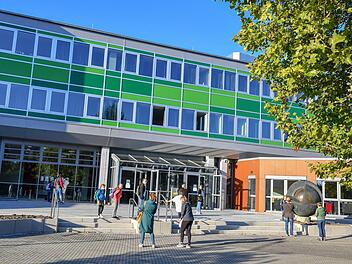 Am vergangenen Donnerstag (10. September) meldete das Landratsamt Forchheim, dass drei Klassen des Ehrenbürg-Gymnasiums in Quarantäne sind, nachdem zwei Schüler einen positiven Corona-Bescheid erhalten hatten. Foto: Ronald Rinklef