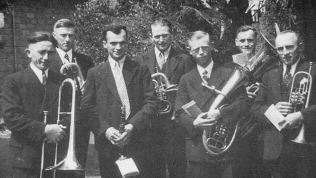 Die Gr&uuml;ndungsmitglieder der Musikvereinigung Wartmannsroth waren Franz Lutz, Leo Zeitz, Heinrich H&auml;usler, Karl Blum, Josef Morsh&auml;user, Karl Koberstein, Oswald Wagner sowie (nicht im Bild) Eugen Reith und Lorenz Gl&uuml;ck.