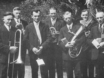 Die Gründungsmitglieder der Musikvereinigung Wartmannsroth waren Franz Lutz, Leo Zeitz, Heinrich Häusler, Karl Blum, Josef Morshäuser, Karl Koberstein, Oswald Wagner sowie (nicht im Bild) Eugen Reith und Lorenz Glück.