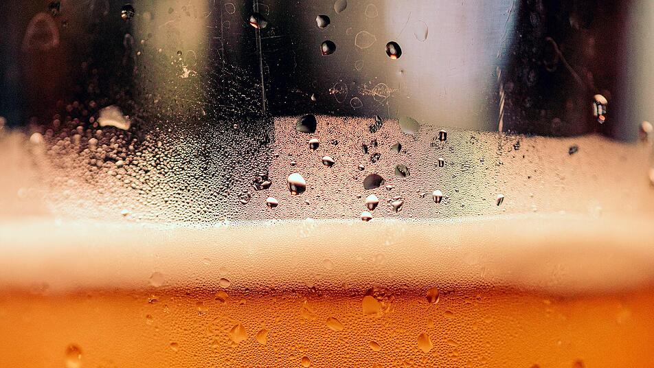 Wie Alkohol dein Gehirn schneller altern lässt - und was das für deine ...