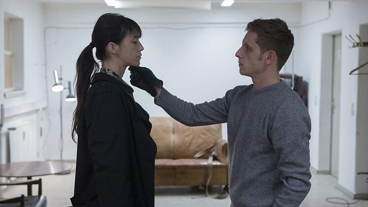 Im Lauf seiner Karriere spielte Jamie Bell (mit Charlotte Gainsbourg) viele extreme Charaktere, so wie den Sadisten K in Lars von Triers "Nymphomaniac".