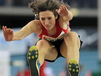 Katharina Schreck gehört seit Jahren zu den Dauergästen bei der Sportlerehrung des Landkreises. Auch dieses Jahr wurde die Leichtathletin der TS Herzogenaurach für ihre Bayerischen Meistertitel im Dreisprung ausgezeichnet.