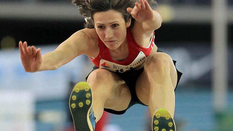 Katharina Schreck gehört seit Jahren zu den Dauergästen bei der Sportlerehrung des Landkreises. Auch dieses Jahr wurde die Leichtathletin der TS Herzogenaurach für ihre Bayerischen Meistertitel im Dreisprung ausgezeichnet.