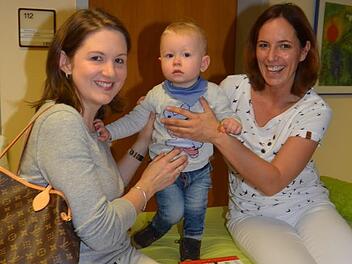 Osteopathie für die Kleinsten gab es beim Infotag in der Helios-Frankenwaldklinik. Foto: Karl-Heinz Hofmann