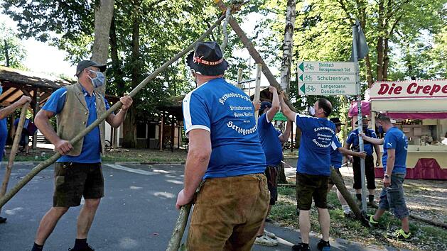 Statt satter 30 Meter oder mehr, waren es heuer zehn Meter, die in die Senkrechte gebracht wurden. Foto: Richard S&auml;nger