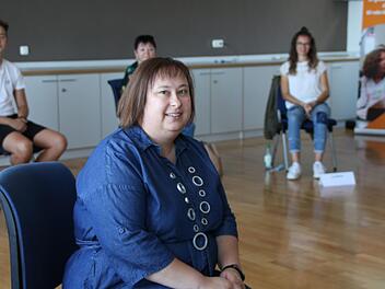 Tina Muck ist die Geschäftsführerin des Bezirksjugendrings Unterfranken. Auf dem Volkersberg moderierte sie ein Gespräch zwischen Jugendlichen, Eltern und Lehrern zur Corona-Pandemie. Foto: Ulrike Müller