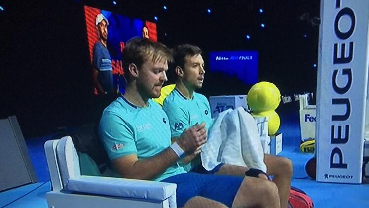 Weil das rechte Knie von Andreas Mies (rechts) dem Kölner immer noch Probleme bereitet, ist der Start der French-Open-Sieger bei den Australien Open  unmöglich. Der Witzmannsberger Kevin Krawietz (im Vordergrund) wird deshalb mit Yannik Hanfmann spielen.