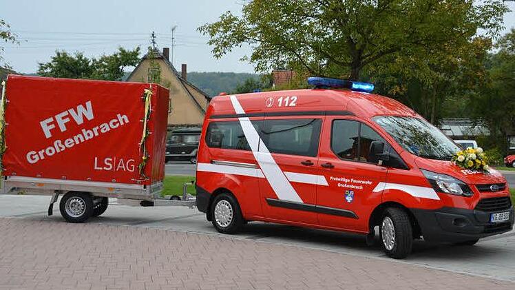Fahrzeugsegnung bei der Feuerwehr in Großenbrach. Foto: Björn Hein