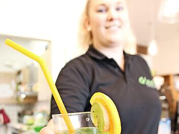 So schmeckt Spinat auch zum Frühstück: Als Zutat in einem grünen Smoothie.  Fotos: Anna-Lena Deuerling