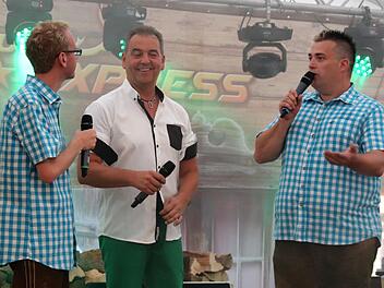 Andy (l.) und Markus Weiß mit Thomas Fauser   Foto: Johanna Blum