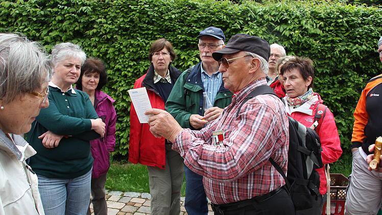 Willibald in seinem Element: Als Wanderführer, der Besucher von den Schönheiten seiner Heimat zu überzeugen versucht.