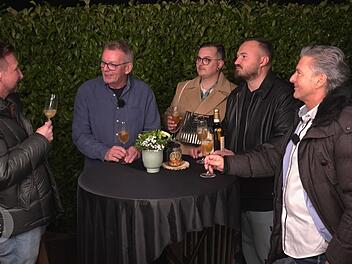Die erste Überraschung: Diese Woche sind nur Männer dabei. Die zweite Überraschung: Mike und Uli kennen sich ganz entfernt und sind fast Nachbarn.