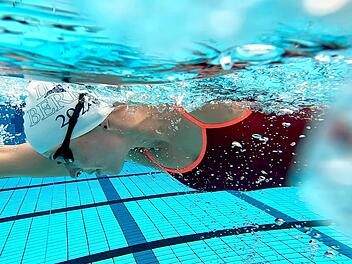 "Das Wasser ist mein Ruheort. Hier bin ich einfach ich selbst", sagt Tanja Scholz. Beim Schwimmen ist es beinahe so, als wäre der Unfall nie passiert.