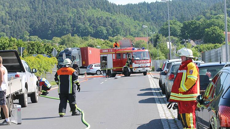 Ein Bagger beschädigte am Freitagmorgen in Himmelkron eine Gasleitung. Foto: Markus Roider