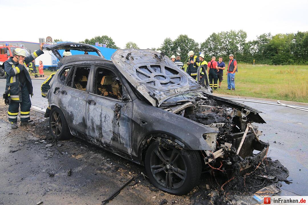 Auto brennt in Buttenheim aus