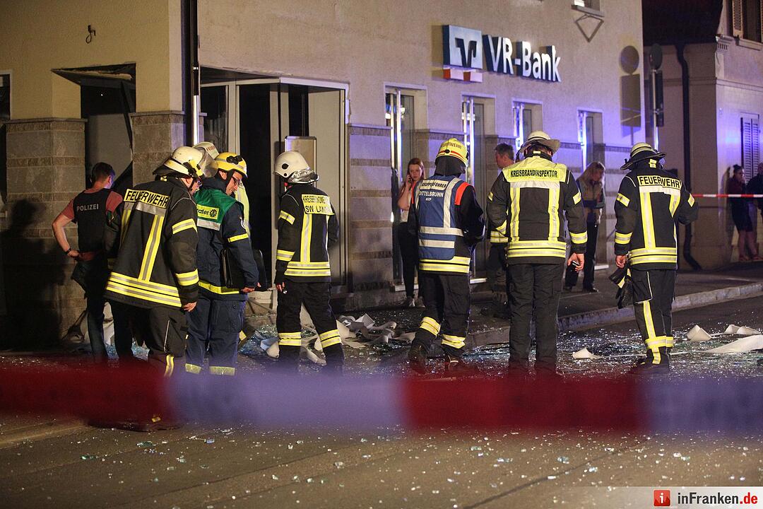 Unbekannte sprengen Geldautomat im Kreis Schweinfurt – Großfahndung läuft