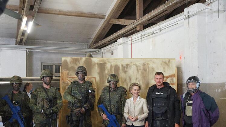 Verteidigungsministerin Ursula von der Leyen auf dem LagerbergFoto: Arkadius Guzy