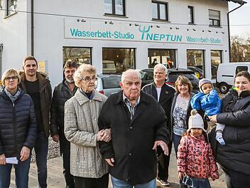 17 Menschen aus vier Generationen leben im Haus Nürnberger Straße 160.  Foto: Barbara Herbst
