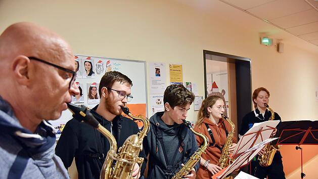 Uniklinik Erlangen: Schüler machen kranken Kindern eine musikalische Weihnachtsfreude