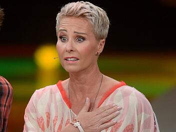 F&uuml;r Sonja Zietlow steht jetzt schon fest, welchen Stars sie im Dschungelcamp 2026 die Daumen dr&uuml;ckt.