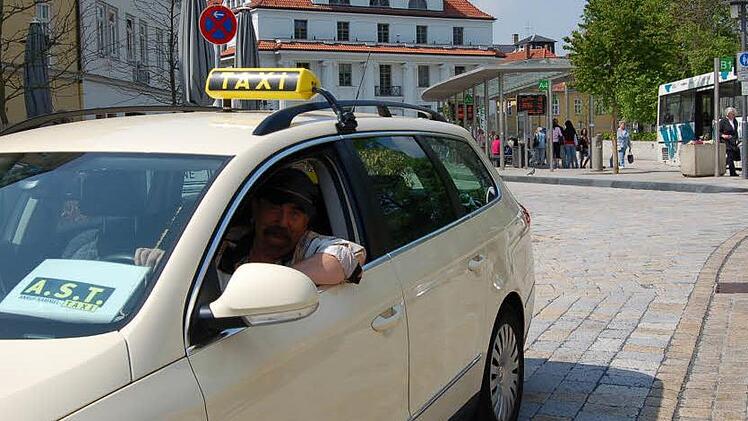 Taxi fahren zum Bustarif? Mit dem Anruf-Sammeltaxi ist das in jenen Zeiten möglich, in denen keine Stadtbusse mehr verkehren.  Foto: CT-Archiv