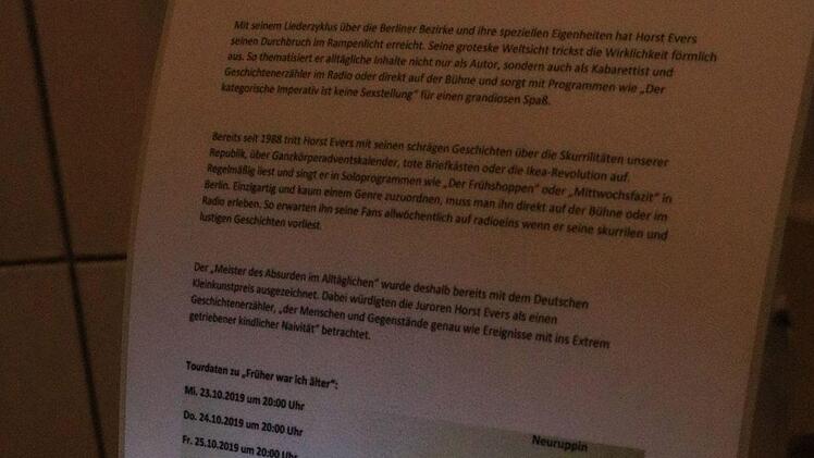 Frederik Leberle stellte Texte von Horst Evers in der Reihe "Theater im Schlick 29" vor.Foto: Jochen Berger