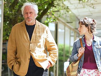 Sofia (Senita Huskić) und Georg (G&uuml;nther Maria Halmer) k&ouml;nnen sich gegenseitig helfen. Und sie k&ouml;nnten sogar Freude dabei empfinden. Ist das die Erkenntnis von "Trapps Sommer"?