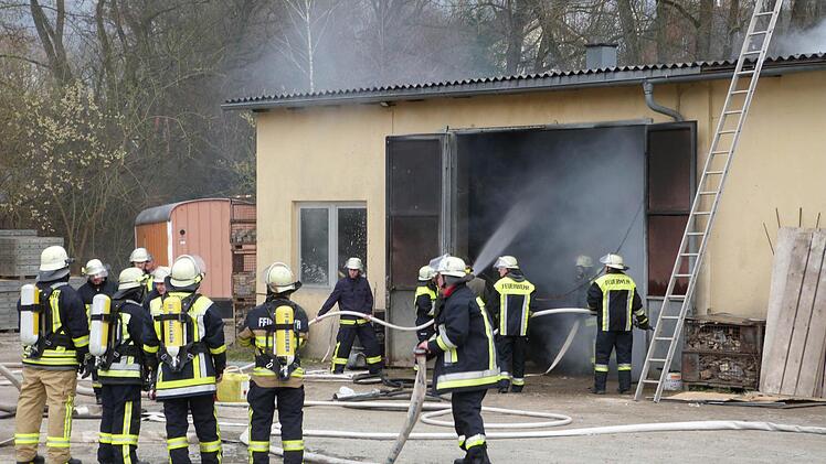 Vergangenes Wochenende gab es einen Großeinsatz der Feuerwehren im Werkstattgebäude der Firma Hollweg. Foto: Archiv/Werner Reißaus