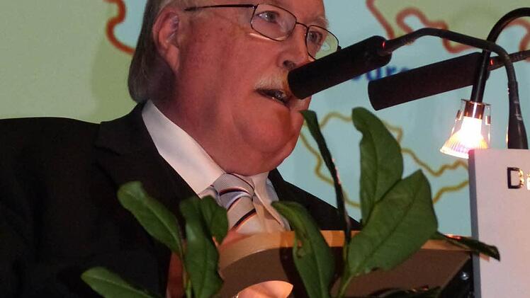 Regierungspräsident Wilhelm Wenning hält die Festansprache. Foto: Werner Reißaus