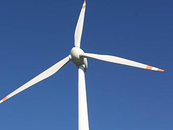 Der Marktgemeinderat diskutierte auch darüber, ob Windräder die Landschaft verschandeln oder nicht. Foto: Carmen Schwind