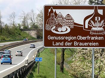 An den Autobahnen der Region wird für Oberfranken als Land der Brauereinvielfalt und des Genusses geworben. Fotos: Carmen Schwind