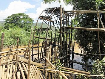 Das historische Wasserrad zeigt, wie Felder bewässert wurden.  Foto: Christian Kolb
