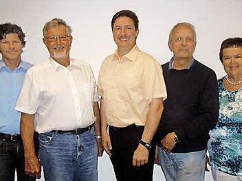 Die neue F&uuml;hrung der Freien W&auml;hler im Landkreis (von links): Peter Holzheimer, Otto Funck, Matthias Kleren, Herbert Schulze, Anneliese Albert Foto: Albert