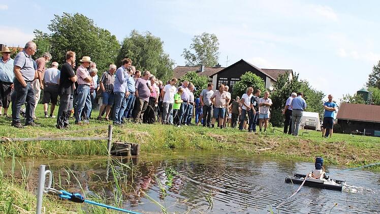 Durch die Belüftungsanlage wird ausreichend Sauerstoff für die Karpfen produziert. Fotos: Andreas Hofbauer
