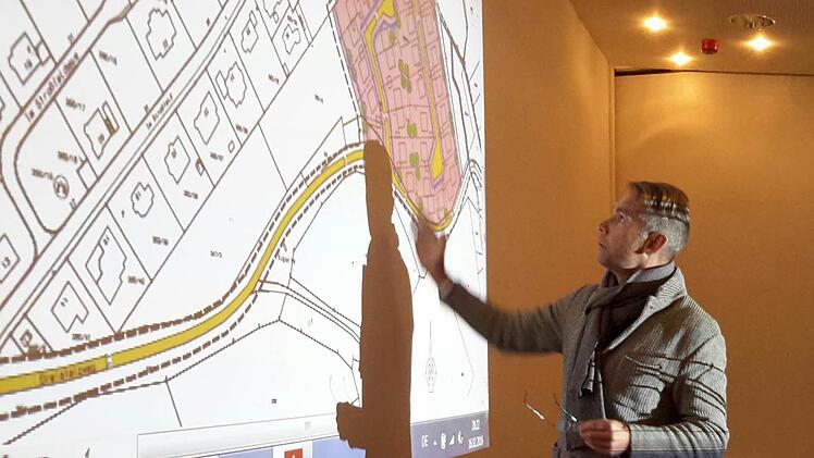 Im Februar 2016 stellte Architekt Stefan Buttler den Stadträten einen Entwurf des Bebauungsplans vor. Zum aktuellen Stand gibt er jedoch keine Stellungnahme ab. Foto: Archiv/Rolf Pralle