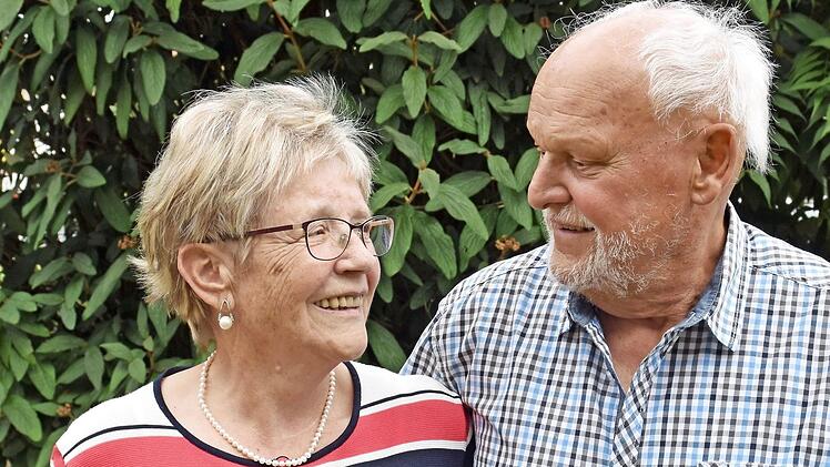 Ingeborg und Helmut Gerber aus Oberhohenried feierten am Donnerstag das Fest der diamantenen Hochzeit.  Foto: Ulrike Langer