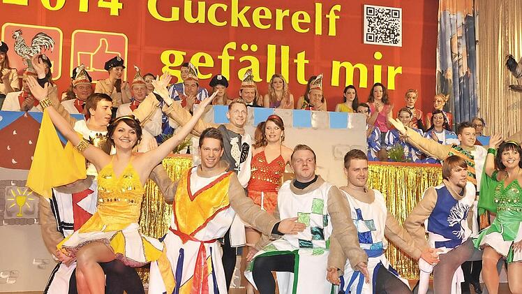 Ein Blickfang: Das Männerballett als Ritter der Kokosnuss erhielt attraktive weibliche Unterstützung. Fotos: Daniel Wiener
