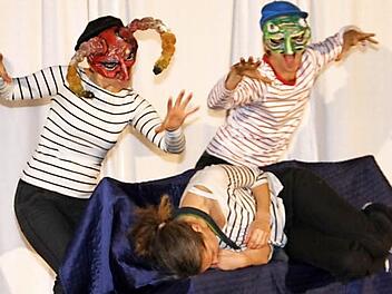 Im Schlaf wird Sabrina von Alpträumen geplagt. Foto: Gerda Völk