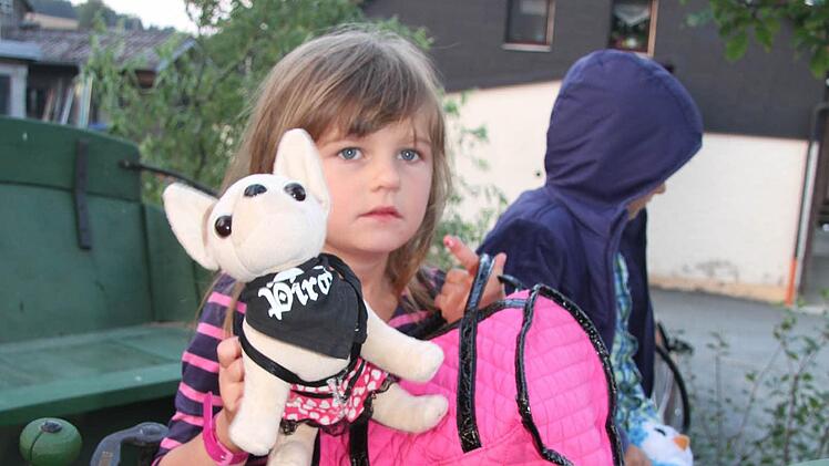 Auch der Chihuahua im Täschchen hatte Spaß an der Märchenerzählung. Foto: Sonja Adam