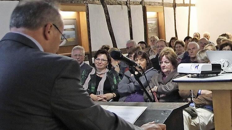 Keinen freien Platz gab es bei der kommunalpolitischen Premiere im Winkelmann-Saal. Foto: Heike Beudert