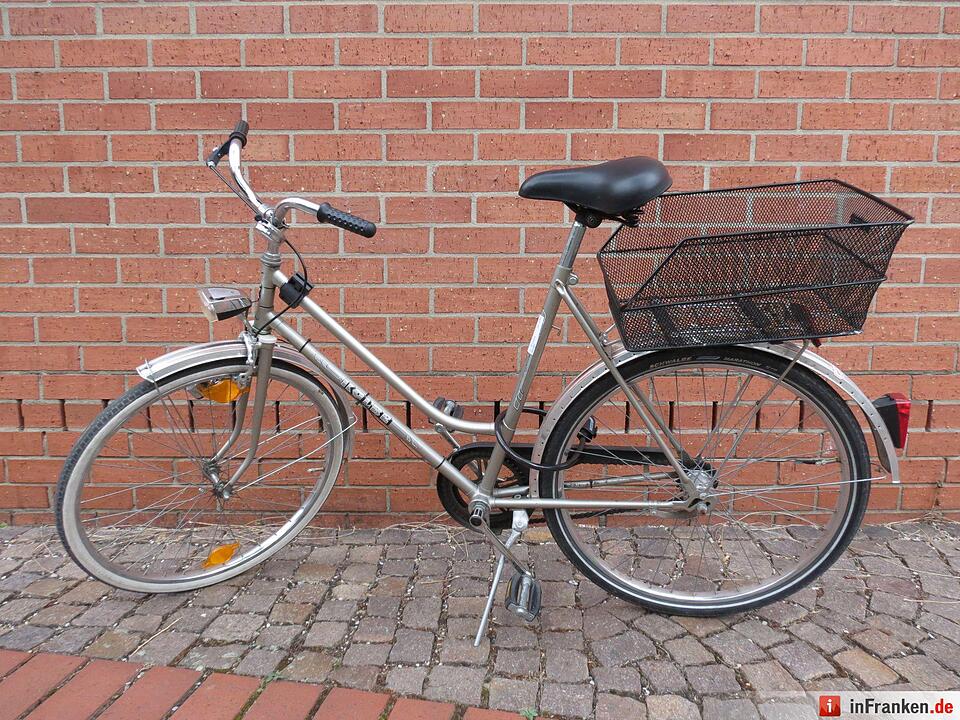 Nach Messerattacke auf Fußgänger sucht die Polizei den Besitzer dieses Rads: Hinweise werden rund um die Uhr von jeder Polizeidienststelle oder direkt von der Kriminalpolizei Aschaffenburg unter Tel. 06021/857-1732 entgegengenommen.