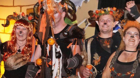 Urig gestaltete sich die ausgefallene Kostümierung der "Schönbrunner Rasselböck", die dafür mit dem zweiten Platz bei der Maskenprämierung belohnt wurden.