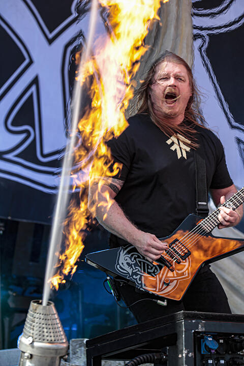 Amon Amarth bei Rock im Park 2019: Ganz viel Metal und Feuer bringt die Fans zum Durchdrehen