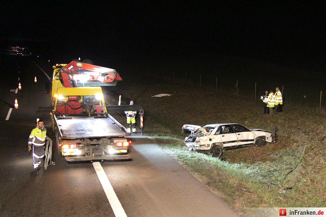 Auto ueberschlaegt sich auf der A3 mehrfach - Fahrer stirbt am Unfallort