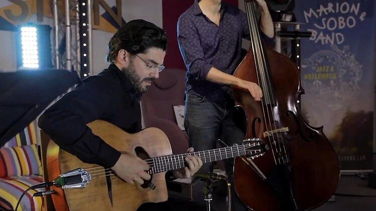 Als Live-Streaming wurde ein Auftritt von Marion & Sobo-Band aus der Coburger Markthalle übertragen. Gaststar war der Gitarrist Joscho StephanScreenshot
