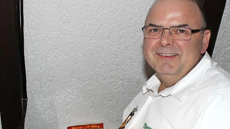 Er wird weiter mitmischen: Thomas Weiß, hier am Mischpult, bleibt an der Spitze der "Schnecken".